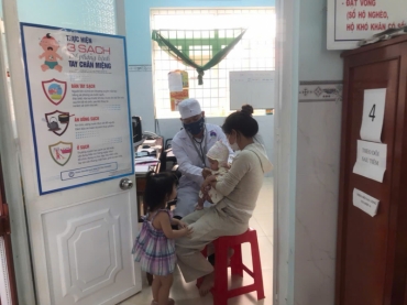 hoat dong tiem chung phong benh truyen nhiem tre em tai tram y te phuong long thanh thi xa tan chau